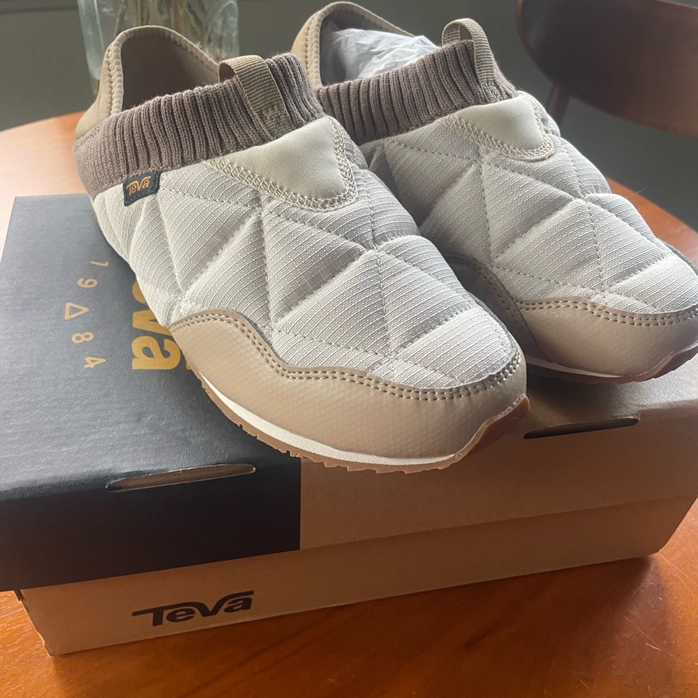 COPY - NWT- Reva ReEmber Slip Ons - whit/tan/brown- size 8
